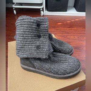 Knitted gray Ugg boots
